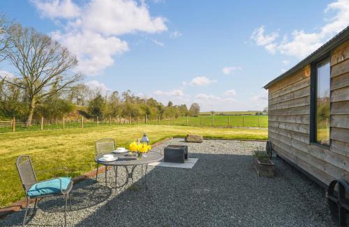 Ellesmere House | Hare's Rest