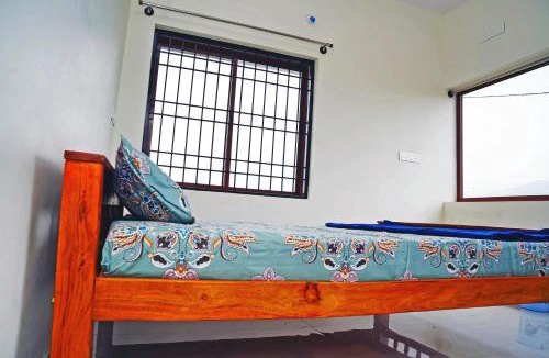 Huliyarahalli Hotel | Hari Chitta Comforts