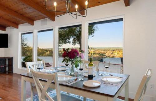 Paso Robles House | Harleys Hideaway Hilltop Views, Hot Tub & Pets