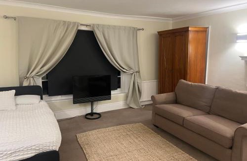 Heathrow Villages Bed & Breakfast | Harmondsworth Hall