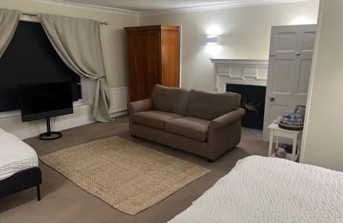Heathrow Villages Bed & Breakfast | Harmondsworth Hall