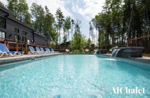Pont-Rouge Ski Chalet | Harmonie Modern Forest Retreat Spa & Serenity