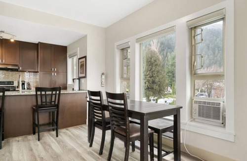 Harrison Hot Springs Apartment | Harmony Haven 2BR Lakefront Lux Escape!
