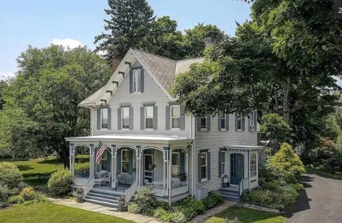 Chester Villa | Harmony Hambletonian-A Luxury Retreat Back in Time