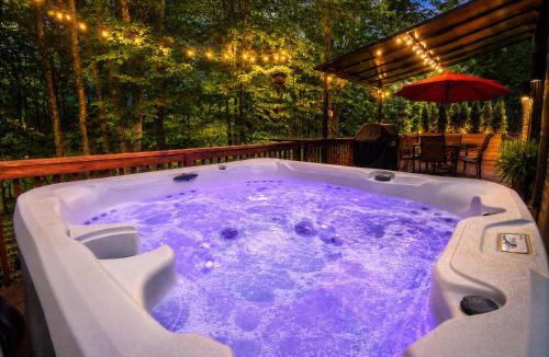Bushkill House | Harmony Hill Stylish 4bd Mountain Retreat, Hot Tub, Games