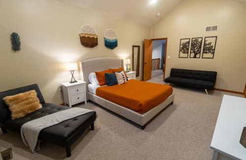 Bushkill House | Harmony Hill Stylish 4bd Mountain Retreat, Hot Tub, Games