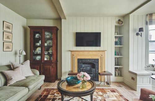 Cowes House | Harold House