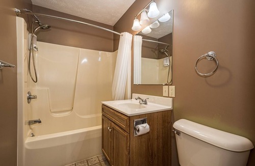Chalk Hill Hotel | Harriet Tubman | Jacuzzi Tub Historic Inn Room