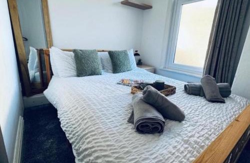 Stainburn Apartment | Harrington House - Perfect for contractors Sleeps 15
