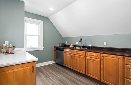 East Hillside Apartment | Harris House 5 | On Hospital Campus