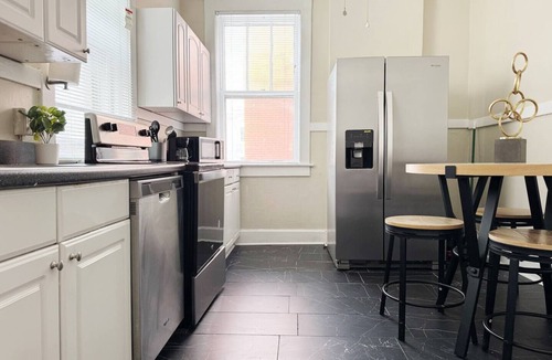 Evansville Apartment | Harrison B "TH-B"