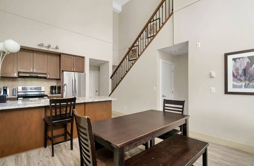 Harrison Hot Springs Apartment | Harrison Lake Pets Welcome-3BR Penthouse Suite