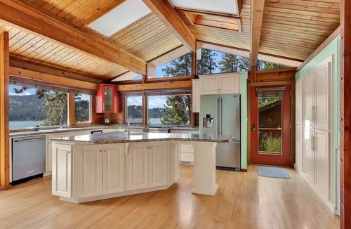 Harrison House | Harrison Lakeview Retreat - CDA Bike Trail, Lake Access, Hot Tub, Boat docks