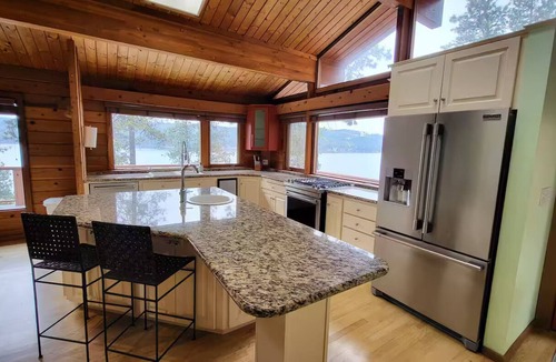 Harrison House | Harrison Lakeview Retreat - CDA Bike Trail, Lake Access, Hot Tub, Boat docks
