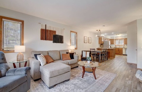 Lake Delton Condo | Harrison's Hideaway at Tamarack - Great Location!