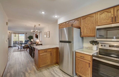 Lake Delton Condo | Harrison's Hideaway at Tamarack - Great Location!