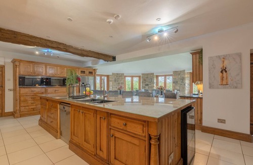 Ripley House | Harrogate House Retreat - Sleeps 31, Steam Room, 2 Hot tubs