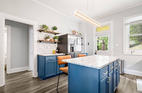 Merion Village House | Harry Potter Loft with New Hot Tub | German Village | Cozy Cobblestone