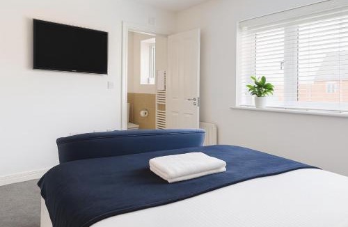Leavesden Villa | Harry Potter Stay with Watford & London Links - Family house