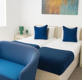 Leavesden Villa | Harry Potter Stay with Watford & London Links - Family house