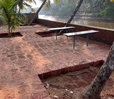 Mulki Hostel | Harsha's River View 8-Bed Mixed Dormitory Room
