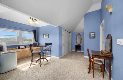 Elkader House | Harstad Suite at Elkader JailHouse Inn