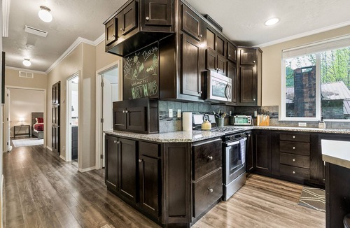 Skykomish House | Hart Haus at Stevens Pass- spacious w/hot tub, EV charger, close to hikes!