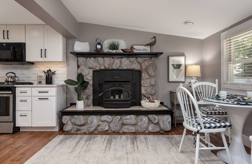 Harrison House | Hart Haven is the perfect place to relax and unwind. Comfortably decorated