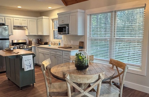 Martin Cabin | Hartwell Haven - Cozy Lakefront Cabin with Sunset Views & Deep-Water Dock
