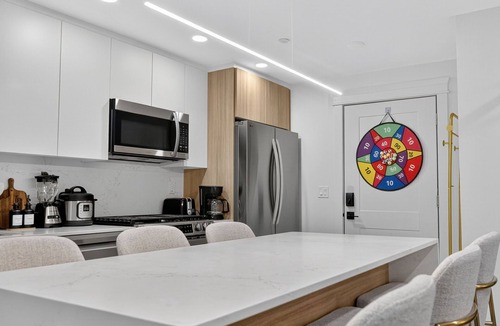 Mid-Cambridge Apartment | Harvard MIT Lux - Game Room + Parking + Subway