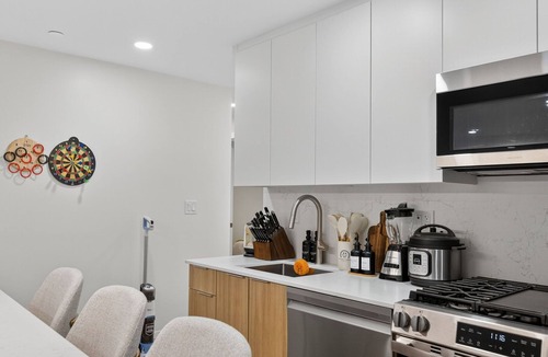 Mid-Cambridge Apartment | Harvard MIT Lux - Game Room + Parking + Subway