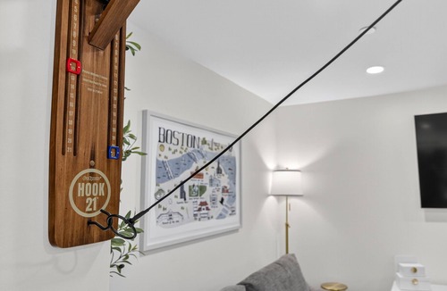 Mid-Cambridge Apartment | Harvard MIT Lux - Game Room + Parking + Subway