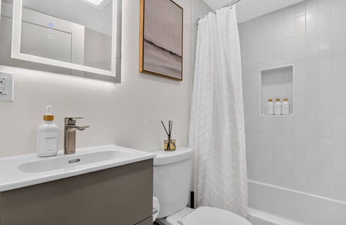 Mid-Cambridge Apartment | Harvard MIT Lux - Game Room + Parking + Subway