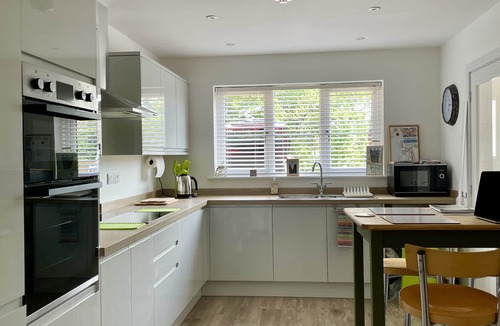 Rollesby House | Harvest Hideaway - private Hot Tub, spacious, pet friendly & 3 parking spaces!