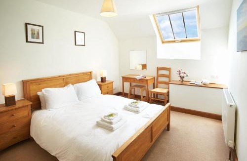 Honiton House | Harvest Moon