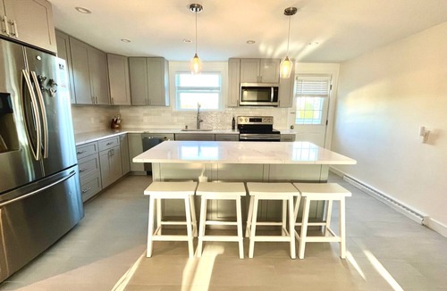 Newport East House | Harvey House Middletown - Hot Tub, Close to Beaches