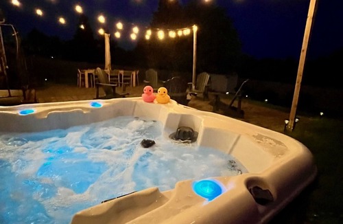 Newport East House | Harvey House Middletown - Hot Tub, Close to Beaches