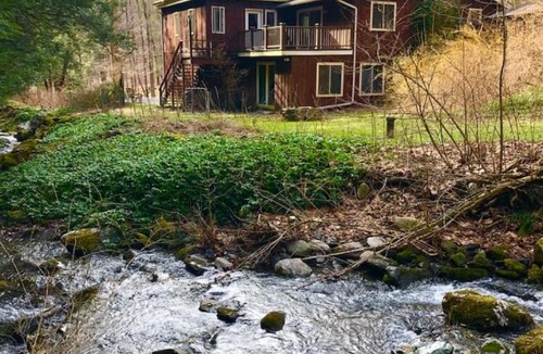 Austerlitz House | Harvey Mountain Lodge by State Forest