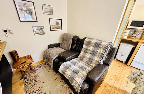 Helston Cottage | Harvey's Lodge