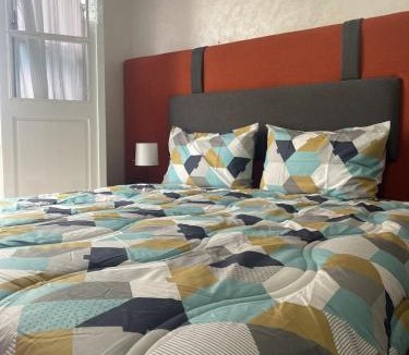 Quartier Hassan Apartment | Hassan Centre Studio-No Elevator-Wi-Fi &-Smart TV -CAN 2025