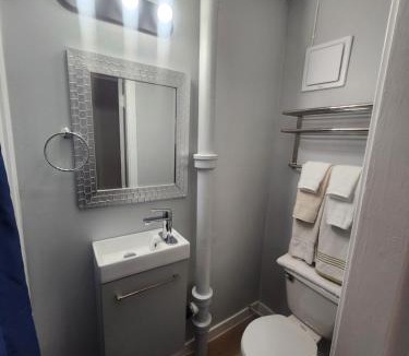 Medicine Hat Hotel | Hat Motel