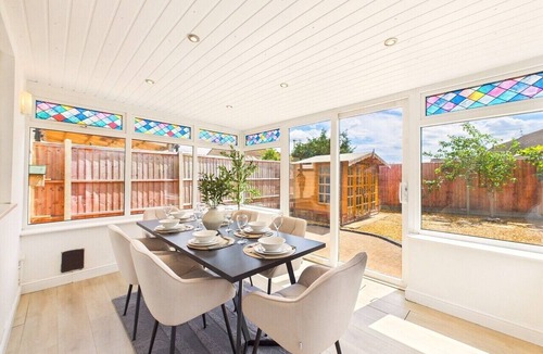 Hatfield House | Hatfield Retreat | Parking | Spacious | Sleeps 5