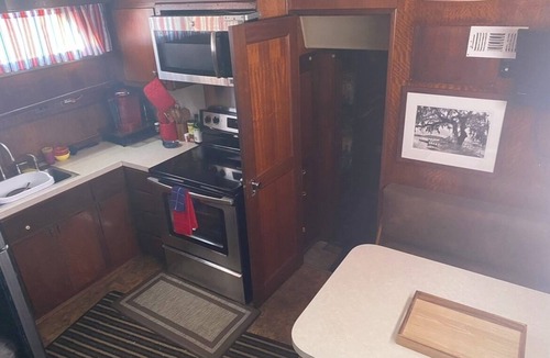 New Town House | Hatteras Sleeps 8 & SelfDrive 20' Pontoon Fishing Lobstering Snorkeling Sandbar