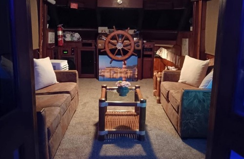 New Town House | Hatteras Sleeps 8 & SelfDrive 20' Pontoon Fishing Lobstering Snorkeling Sandbar
