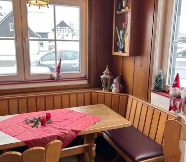 Langewiese House | Haus Astenblick in Winterberg Ferienwohnungen mit Gastraum Wanderveranstaltungen und Familienfeiern