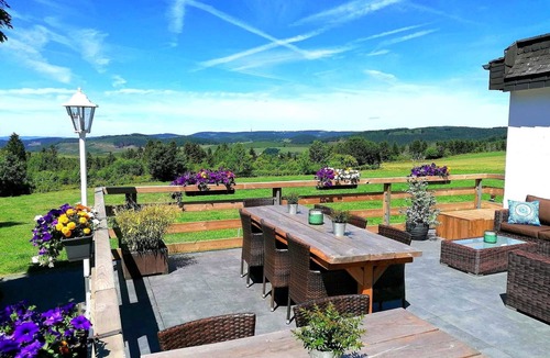 Langewiese House | Haus BerchStein - unique, upscale & cozy for up to 25 people!