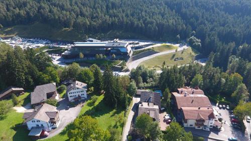 Siusi Apartment | Haus Bergfrieden Seiser Alm Bahn