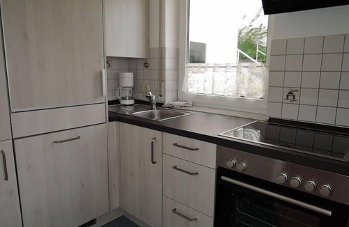 Bad Urach Apartment | Haus Eisele Ferienwohnung 2, 45qm, mit Doppelbett, Schlafsofa, TV, Badezimmer, Einbauküche, Sonnenterrasse