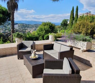 California - Pezou House | Haus mit Garten über der Bucht von Cannes