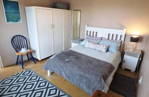 Struisbaai House | Haus Windhoek - Charming Coastal Escape